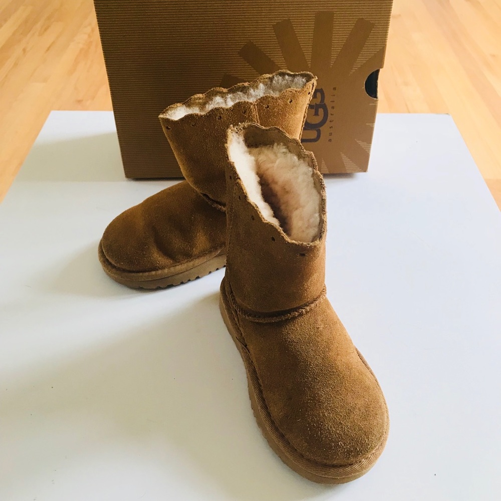 UGG girls boot size 9